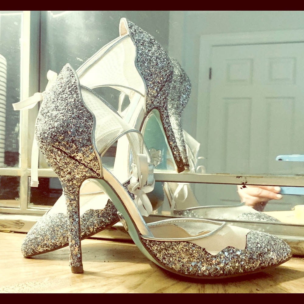 Gorgeous Betsy Johnson 4” Heels